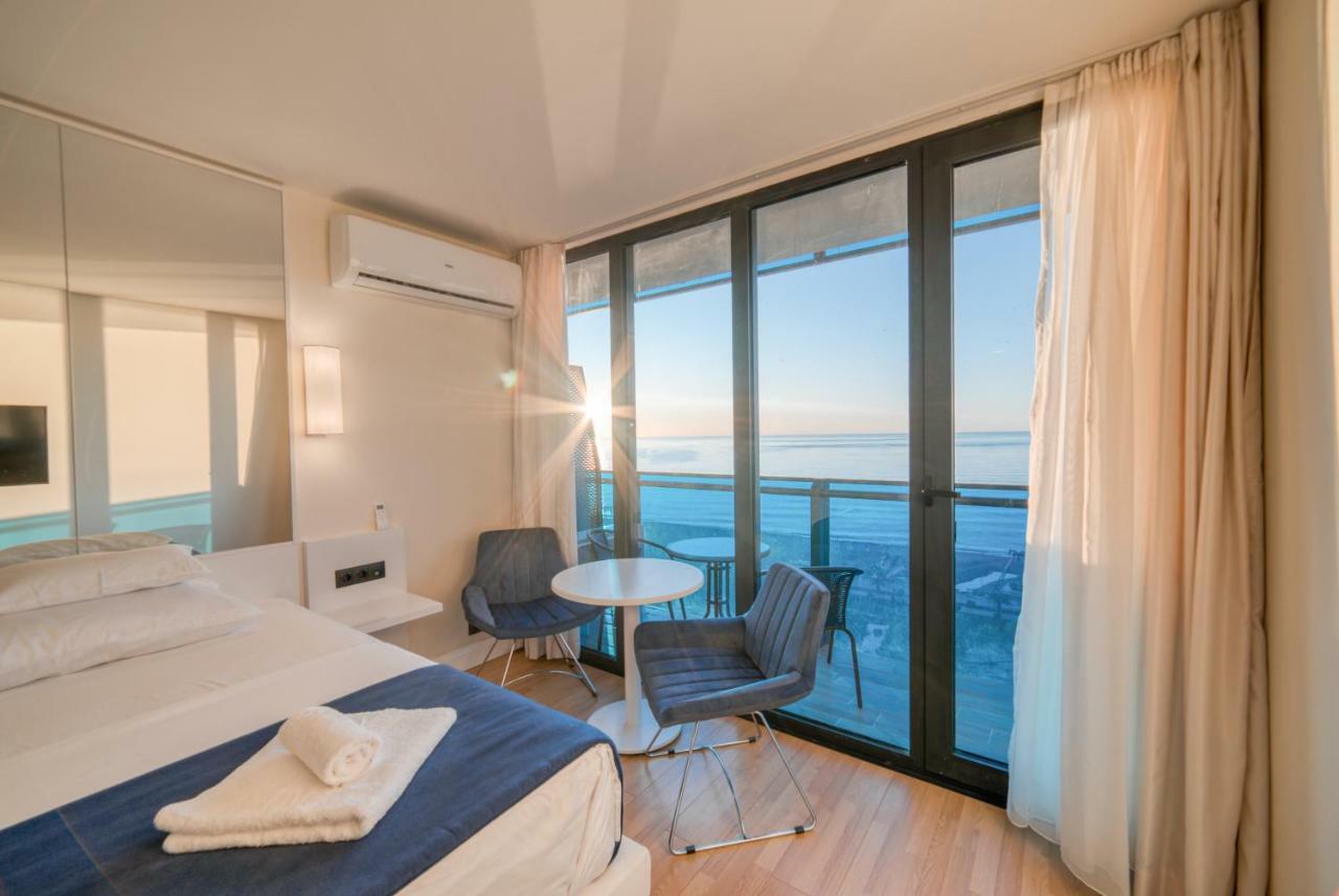 Grand City Apart-Hotel Batumi Exteriör bild