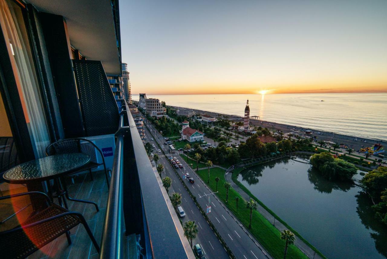Grand City Apart-Hotel Batumi Exteriör bild